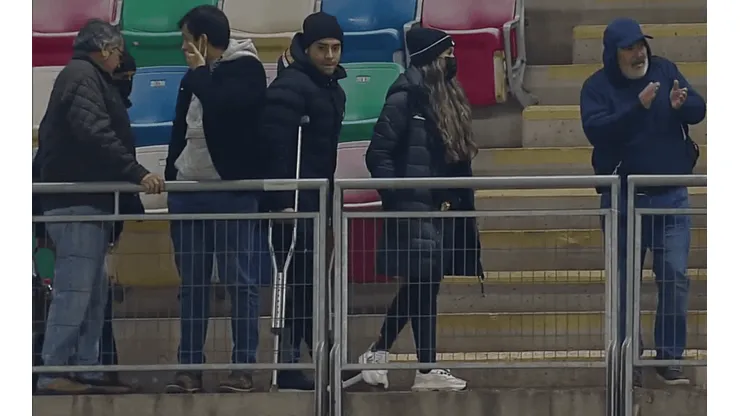 Felipe Mora presenció el 2-2 entre Audax Italiano y Cobresal en el estadio Bicentenario de La Florida. (Captura TNT Sports).