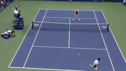 Carlos Alcaraz deslumbró con un increíble revés por la espalda