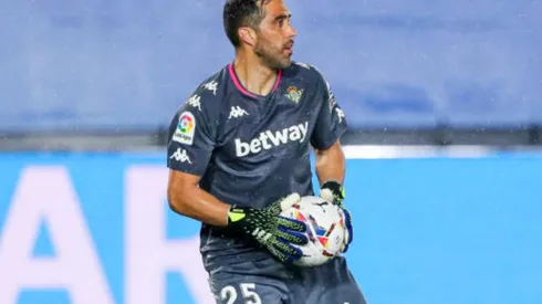 Claudio Bravo volvió a la titularidad y mantuvo en cero la portería del Betis