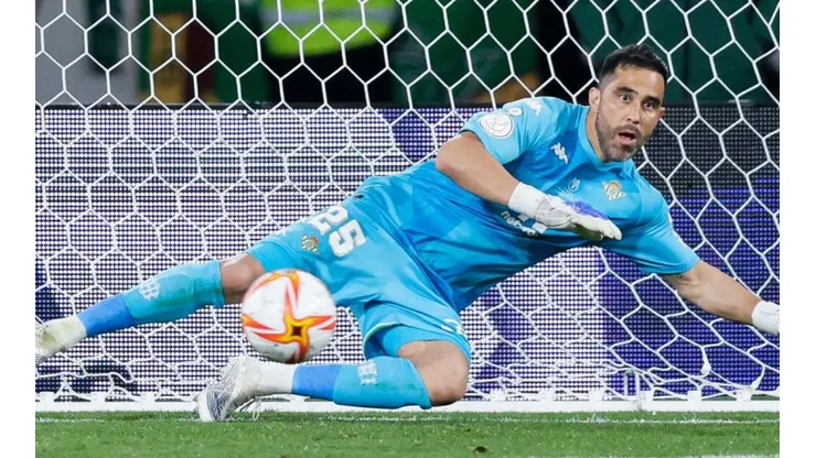Bravo asoma como titular en el debut de Europa League