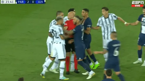 Sergio Ramos y Leandro Paredes tuvieron un caliente encontronazo.