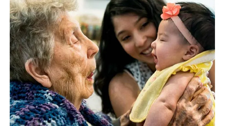La Organización Mundial de la Salud indica que las mujeres son las principales proveedoras de cuidados, tanto en el entorno profesional como en el familiar.