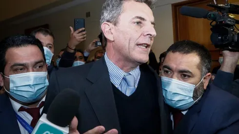 Gonzalo de la Carrera le saca foto al voto y la sube a sus redes: ¿A qué multas se arriesga?