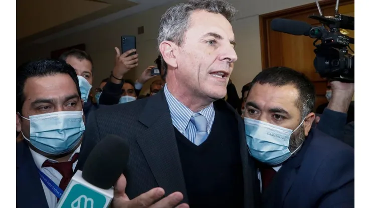 Gonzalo de la Carrera le saca foto al voto y la sube a sus redes: ¿A qué multas se arriesga?