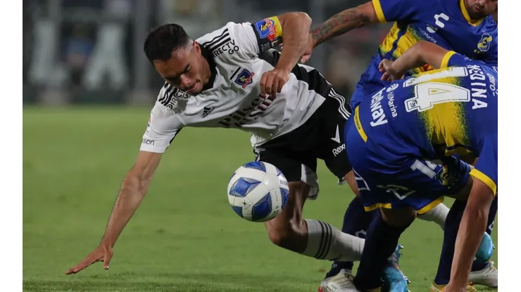 Suazo aún puede saltar de Colo Colo al fútbol europeo