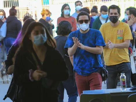 ¿Qué pasa si estoy en la fila o dentro del local y termina el horario para votar?