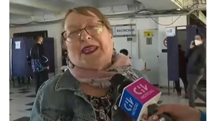 Doble de Michelle Bachelet en el estadio Monumental