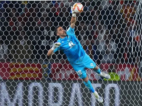 Bravo inicia la temporada: asoma como titular en Europa League