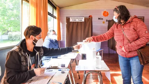 Los vocales de mesa son los encargados de contar los votos al final del día.