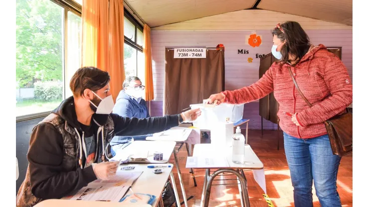 Los vocales de mesa son los encargados de contar los votos al final del día.