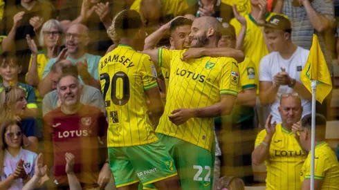 El DT del Norwich alaba al goleador que festejó gracias a Marcelino