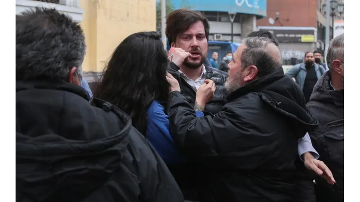 Este jueves, el periodista Simón Boric fue agredido.