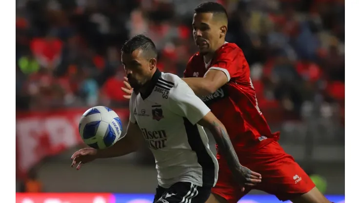 Alves jugó ante Colo Colo su último partido con la camiseta de La Calera.