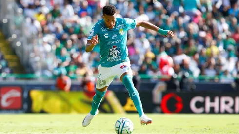 Byron Castillo en León: su DT Renato Paiva está preocupado y lo defiende de la selección chilena.