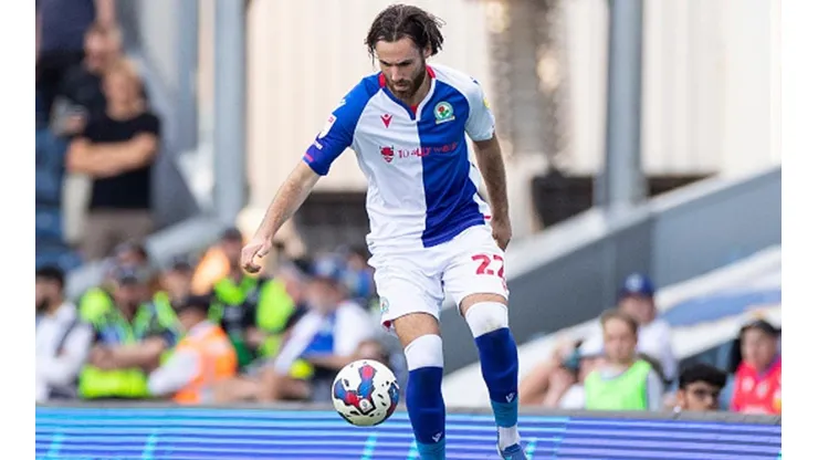 Oficial: Blackburn confirma que Ben Brereton se queda en el club de la Championship.