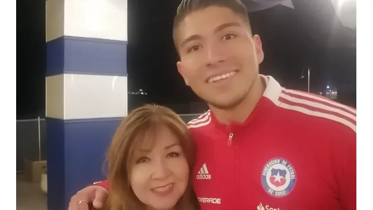 Brayan Cortés compartió feliz con su mamá en Iquique