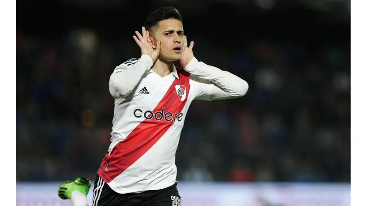 Pablo Solari la mandó a guardar con un gran remate cruzado.