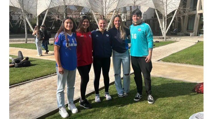 En la imagen: Llanka Groff - fútbol (Ing. en Información y Control de Gestión), Fernanda Arrieta - hockey césped, Francisca Parra - balonmano, Rocío Muñoz - atletismo (Ing. Comercial) y Esteban Menanteau - balonmano (Contador Auditor).
