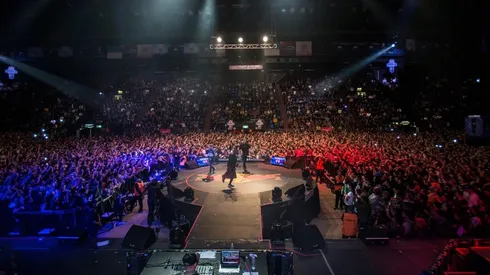 Miles de personas se reunen a ver las mejores batallas de rap en el continente.