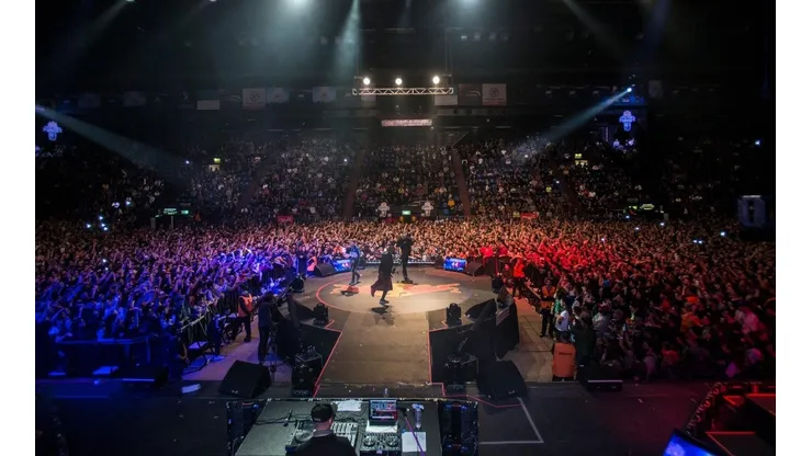 Miles de personas se reunen a ver las mejores batallas de rap en el continente.