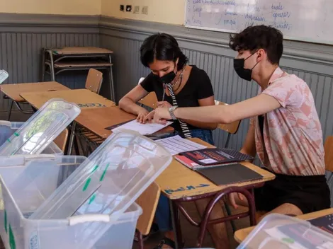 ¿Cuándo deben de constituir las mesas los vocales?