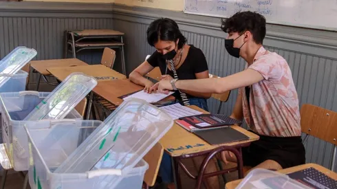 ¿Cuándo deben de constituir las mesas los vocales?