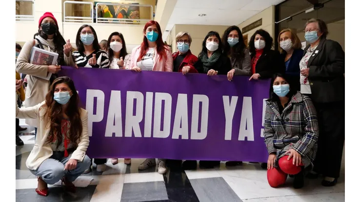 Diputadas acusan a oposición de entrampar proyecto que busca paridad