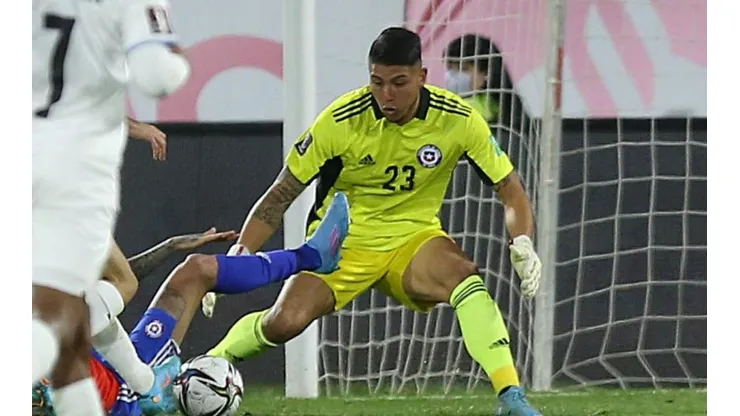 Brayan Cortés vuelve a defender el arco de Chile