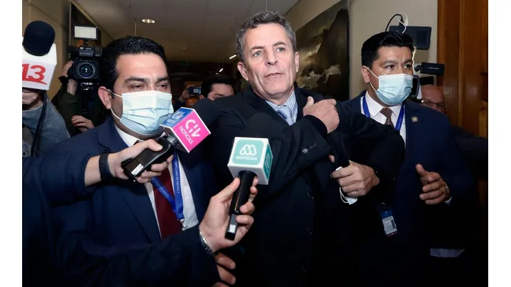 Gonzalo de la Carrera golpea en el ojo a vicepresidente de la Cámara al finalizar la sesión