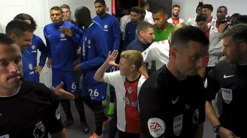 Niño se burla del español César Azpilicueta