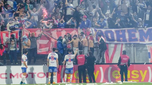 Ni el adiós al ahora antiguo San Carlos de Apoquindo fue impedimento para que los mal llamados hinchas se controlaran.