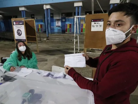 ¿Cómo me excuso de votar en el Plebiscito si estoy a más de 200 kilómetros de donde voto?