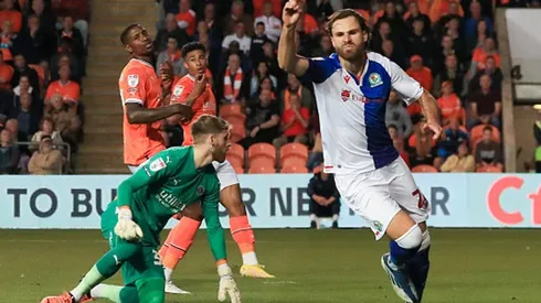 Si Ben marca, Blackburn Rovers gana: golazo del chileno y triunfo ante Blackpool.