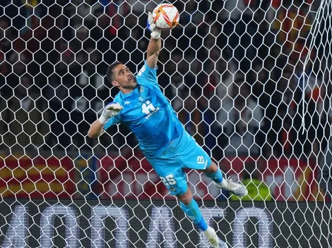 Ídolo del Betis ofrece retirarse para inscribir a Bravo y ayudar a Pellegrini