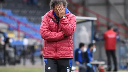 Mario Salas tiene un problema que resolver en el ataque de Huachipato.