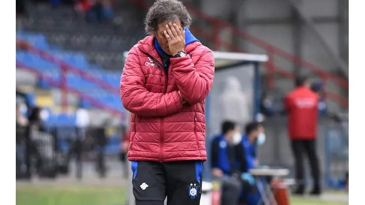 Mario Salas tiene un problema que resolver en el ataque de Huachipato.