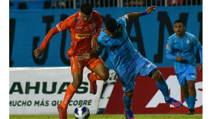 Al igual que en la fecha 9 disputada en abril, los Zorros vencieron los Dragones Celestes por 2 a 0.