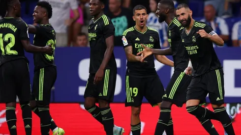 Benzema celebra uno de sus goles al Espanyol