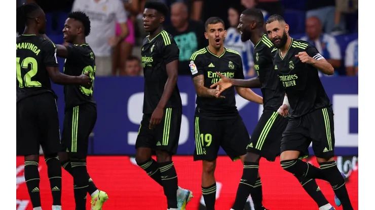 Benzema celebra uno de sus goles al Espanyol