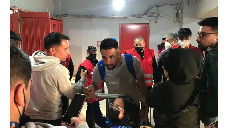 Mauricio Isla se anotó con dos pases-gol en la victoria de la Universidad Católica ante la Universidad de Chile en el Estadio Nacional. (Cristián Fajardo | Redgol).