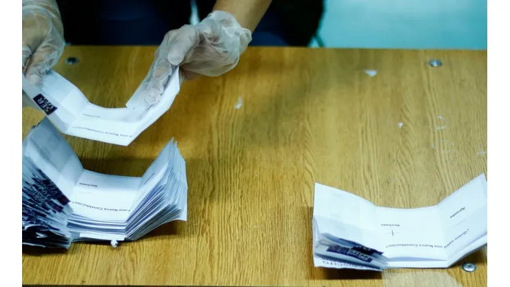 ¿Cuáles son las multas por no votar y cómo puedo excusarme?