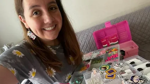 Erika Flores y los aros de su Tienda Vendaval
