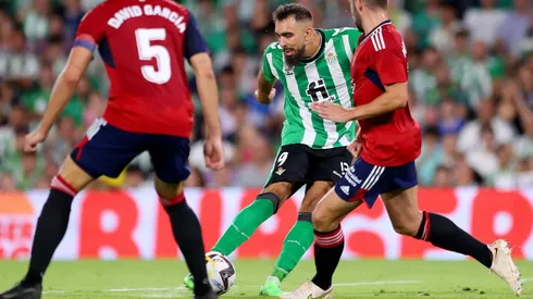 Borja Iglesias anotó un golazo para dejar al Betis en la cima de La Liga