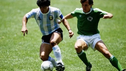 Matthaus cedió la camiseta que usó Diego Maradona el día en que fue campeón del mundo con Argentina.