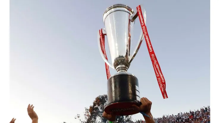 Listado actualizado con todos los campeones de Primera División del fútbol chileno: Wanderers suma dos títulos en un día.