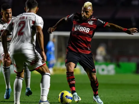 Arturo Vidal celebra como un hincha más el triunfo del Flamengo