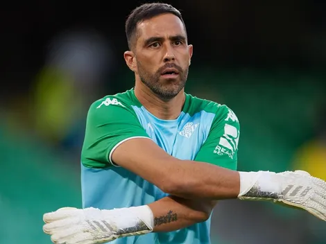 Betis negocia a un defensor para inscribir a Bravo