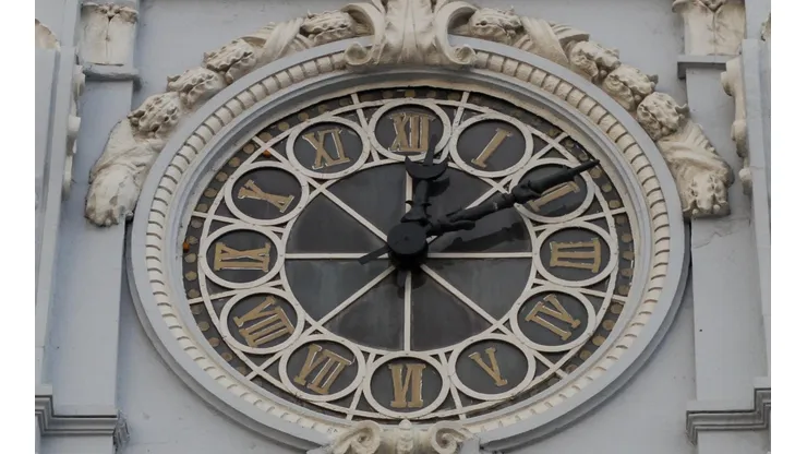 ¿Cuánto falta para cambiar la hora y se adelanta o atrasan los relojes?
