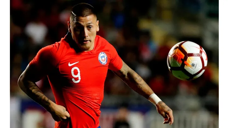 Nicolás Castillo busca la manera de volver al fútbol