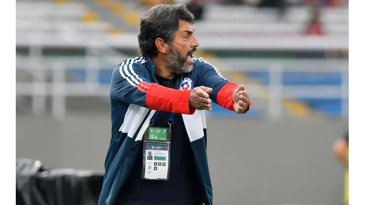 Milad vuelve a poner en duda la continuidad de Letelier en la Roja fem